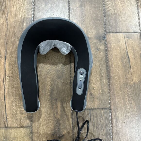 Homedics (Model NMS-350) Neck Massager Shiatsu and Vibration With Heat - Picture 3 of 7